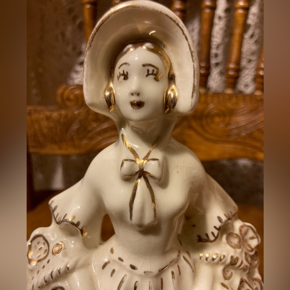 Vintage Gilded Lady With Floral Bouquet Baskets - Picture 3 of 14